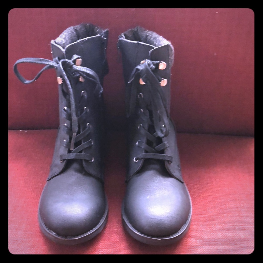 Blk ankle boots tie up with side zipper